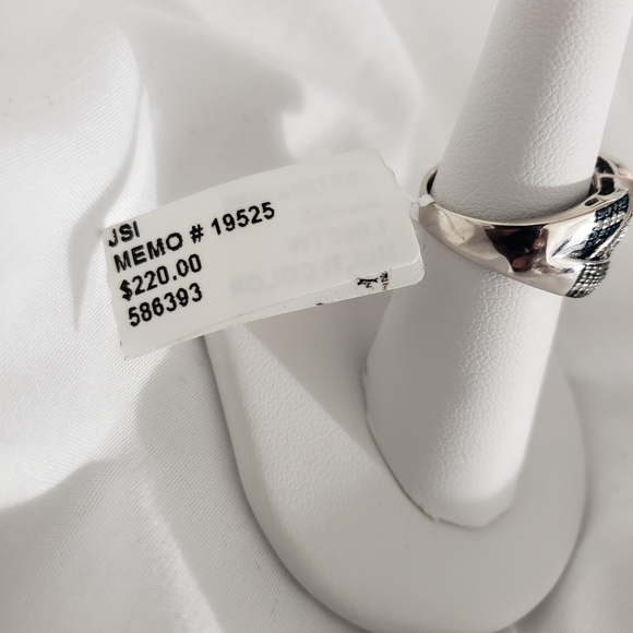 Ornate Gold and Black Women's Ring - Picture 9 of 10